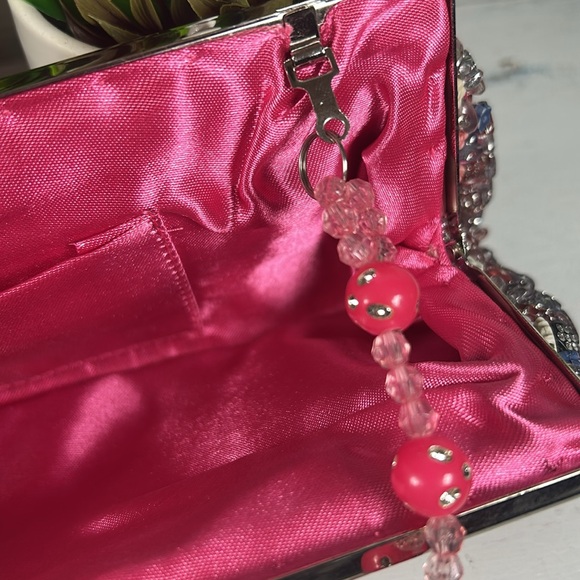 LA VIOLA Pink Clutch Kiss Lock Pink Lined Evening Prom Bag
W/ Strap NWOT - Picture 9 of 16